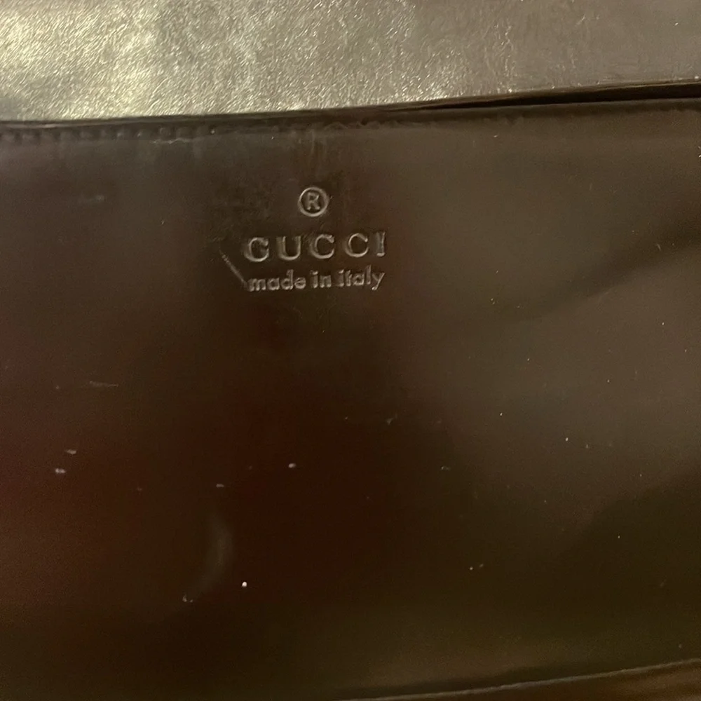 August Gucci Tote zipper closure - Picture 3 of 16